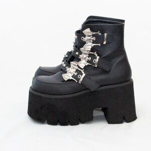 Demonia Ashes-55 Women Goth Chunky Heeled Platform Boots Sz 6 Witchy Bats Buckle